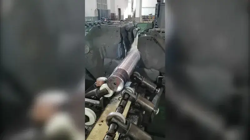 Rectificado de barras de acero sin centros
